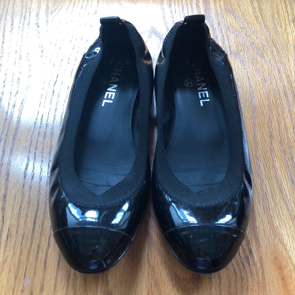 Original Classic CHANEL ballet flats.